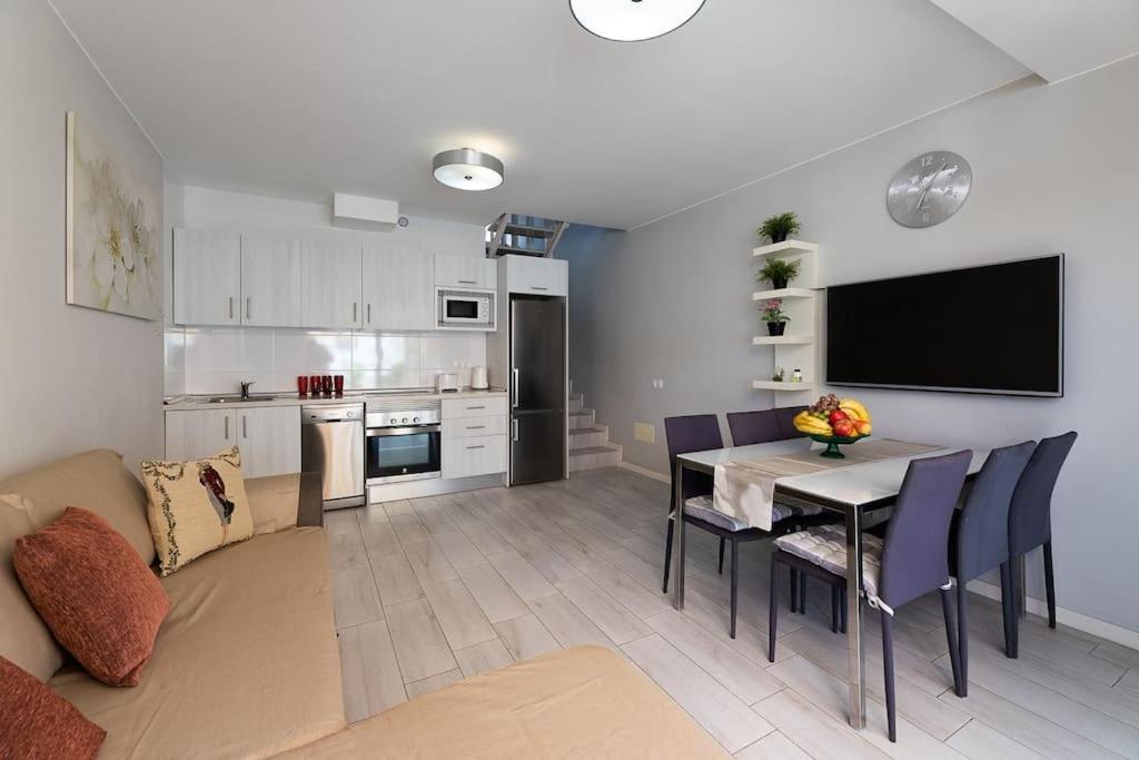 Beautiful Duplex In 3 Minutes Walking To The Beach In Playa De Las Americas Екстериор снимка